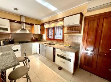 Casa · 268m² · 6 Ambientes · 2 Cocheras · Venta Casa 3 Dorm Pileta Marqués de Sobremonte