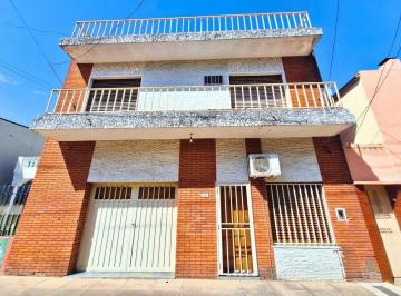 Casa · 98m² · 3 Ambientes · 1 Cochera · Venta Casa 3 Amb con Cochera Ramos Mejía