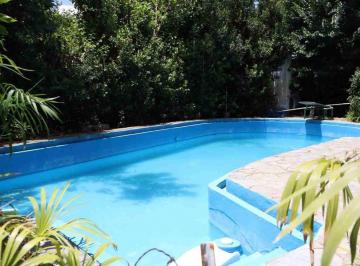 Casa · 80m² · 3 Ambientes · 2 Cocheras · Casa en Venta City Bell a Refaccionar con Pileta