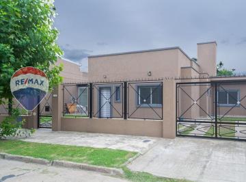 Casa · 97m² · 4 Ambientes · 2 Cocheras · Casa en Venta Luis Guillon a Estrenar