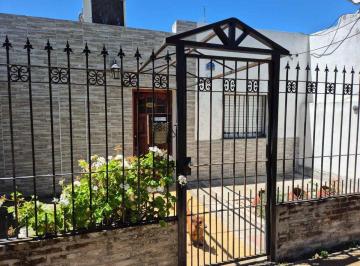 Casa · 127m² · 3 Ambientes · 2 Cocheras · Casa en Venta Los Hornos