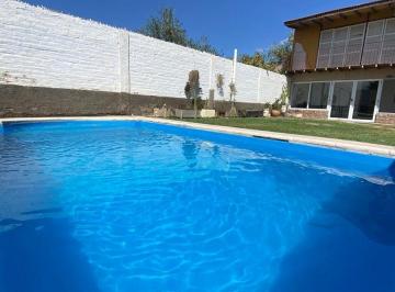 Casa · 201m² · 4 Ambientes · 2 Cocheras · Venta Casa 2 Plantas Quincho y Pileta Guaymallen