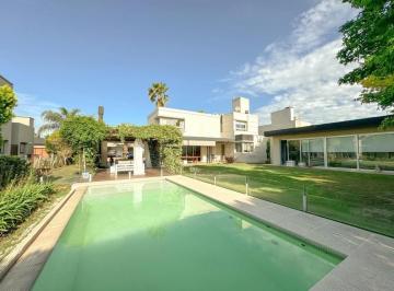 Casa · 225m² · 6 Ambientes · 2 Cocheras · Casa en Venta de 3 Dorm., Funes Hill, - Barrio Cerrado - Funes