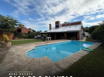 Casa · 310m² · 8 Ambientes · 1 Cochera · Venta Casa de 4 Dorm. de Gran Parque con Piscina en Icho Cruz