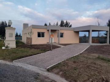 Casa · 133m² · 4 Ambientes · 1 Cochera · Casa de 4 Ambientes a Terminar en Venta, en Lagos de San Eliseo. Presidente Peron - San Vicente.