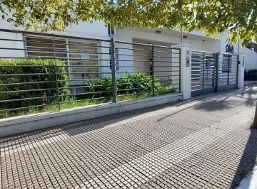 Edificio · 301m² · 2 Ambientes · 2 Cocheras · Terreno con Propiedad y Posibilidad de Construiccion a La Venta en Cañuelas