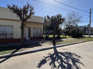 Casa · 70m² · 3 Ambientes · 1 Cochera · Casa de 3 Amb. Apto Credito a La Venta en Cañuelas