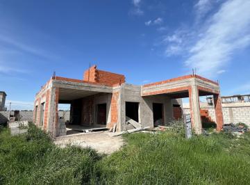 Casa · 600m² · 3 Ambientes · Imponente Casa a Terminar a La Venta en Cañuelas