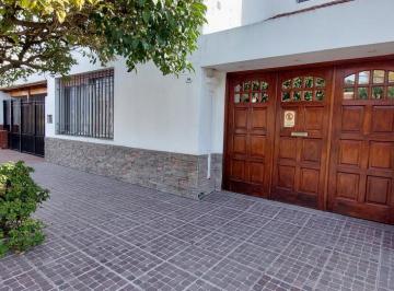 Casa · 155m² · 3 Ambientes · 1 Cochera · Casa de 3 Amb. Apta Credito a La Venta en Cañuelas, Zona Centrica