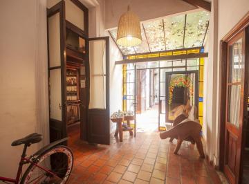 Casa · 400m² · 6 Ambientes · 2 Cocheras · Casa Reciclada a Nuevo con Patio Central en Venta Barracas