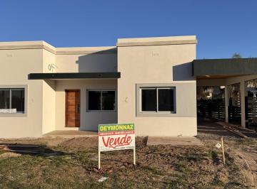 Casa · 60m² · 4 Ambientes · 1 Cochera · Casas en Venta Barrio Termas San Jose Entre Ríos