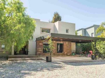 Casa · 356m² · 8 Ambientes · 9 Cocheras · Excelente Casa con Amarra Prop, en Santa Catalina