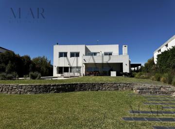 Casa · 260m² · 6 Ambientes · 2 Cocheras · Casa en Alquiler en San Benito con Salida a La Laguna