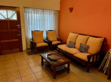 Casa · 300m² · 7 Ambientes · 1 Cochera · Casa - La Plata