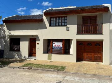Casa · 214m² · 7 Ambientes · 2 Cocheras · Casa en Centro