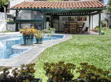 Casa · 242m² · 3 Dormitorios · 2 Cocheras · Casa en Venta - Acassuso