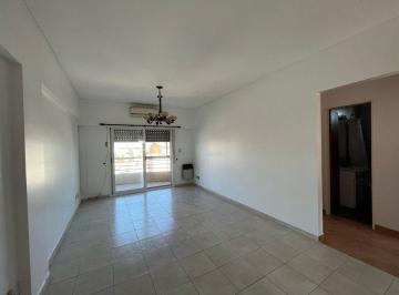 Departamento · 49m² · 3 Ambientes · Departamento Tres Ambientes Alquiler Moron Centro