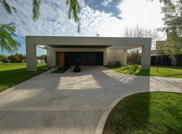 Casa de 6 ambientes, La Plata · Casa Moderna, con Vista a La Laguna, en Barrio Exclusivo (Dueño Directo)