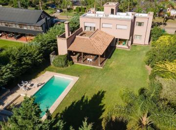 Casa · 360m² · 9 Ambientes · 2 Cocheras · Casa - Funes