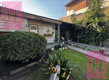Casa · 205m² · 4 Ambientes · 1 Cochera · Venta - Casa en Monte Grande - Acepta Permuta en Córdoba