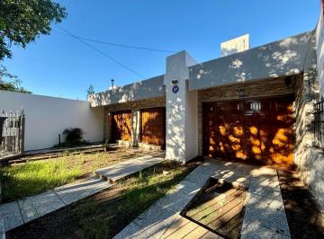 Casa · 250m² · 5 Ambientes · 1 Cochera · Casa 3 Dorm. Patio y Quincho en Alta Córdoba - Venta