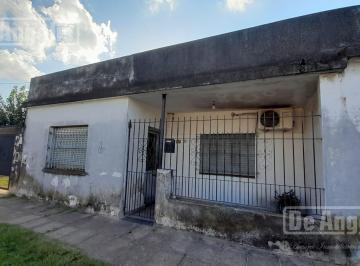Casa · 118m² · 3 Ambientes · 1 Cochera · Casa en Villa Santos Tesei