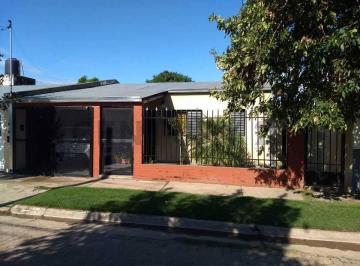 Casa · 75m² · 5 Ambientes · 1 Cochera · Venta Casa 3 Dorm., Garage y Gran Patio en B° Unl