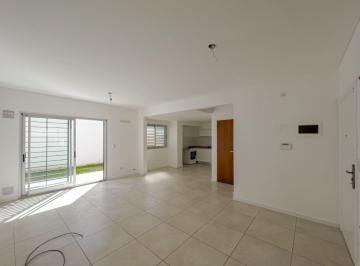 Casa de 3 ambientes, Rosario · Departamento 2 Dorm. con Jardin, Parrillero y Cochera en Rep. de La Sexta