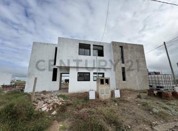 Casa · 105m² · 5 Ambientes · Venta Duplex 3 Dorm Rincones de Manantiales Llave en Mano