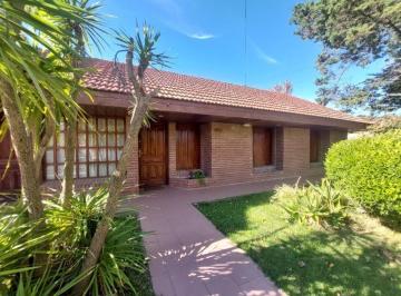 Imagen1 · Excelente Chalet Lote Propio, 4 Amb. Garaje P/3, Quincho, Parque y Piscina.