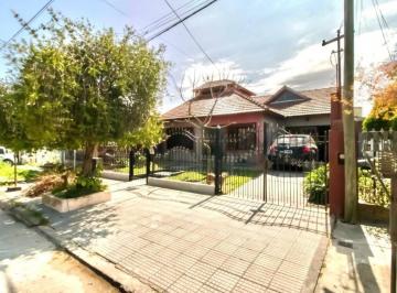 Casa · 140m² · 4 Ambientes · 3 Cocheras · Casa en Venta en Berisso