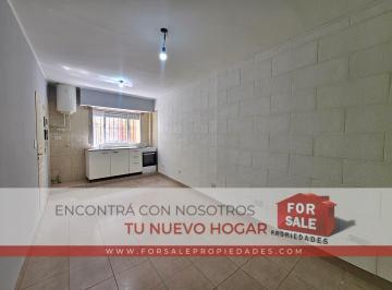 PH de 22 ambientes, Monte Castro · Excelente PH 2 Ambientes en Planta Baja Al Frente - Sin Expensas
