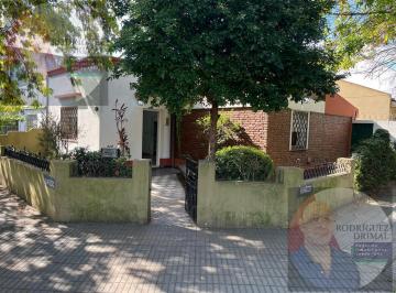 Casa · 65m² · 3 Ambientes · 1 Cochera · Casa en Esquina! Propiedad Reciclada con Planos