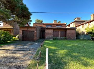Casa · 152m² · 5 Ambientes · 3 Cocheras · Casa Cefiro - Valeria del Mar - en Lote Multifamiliar a Una Cuadra del Mar