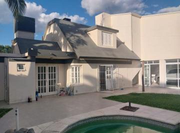 Casa · 200m² · 6 Ambientes · 2 Cocheras · Se Vende Casa en Barrio Las Flores Reconquista