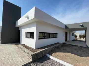 Casa · 301m² · 5 Ambientes · 2 Cocheras · Casa en Venta Planta Baja en Causana Sobre Autopista Córdoba Carlos Paz