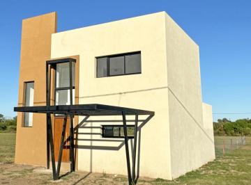 Casa · 132m² · 3 Dormitorios · 1 Cochera · Casa en Barrio Villa Robles