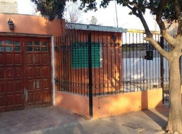 Casa · 106m² · 4 Ambientes · 1 Cochera · Casa + Departamento en Venta Rio Tercero Apto Crédito