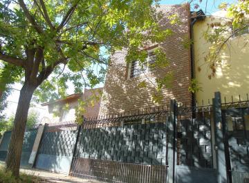 Casa · 114m² · 4 Ambientes · 1 Cochera · Duplex 3 Dorm. en Barrio "Lejos de Bs. As"