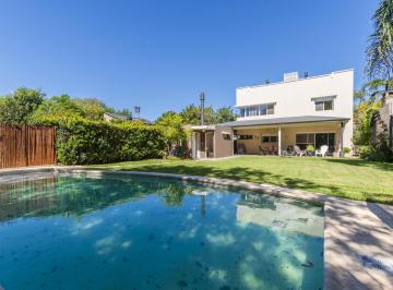 Casa · 260m² · 6 Ambientes · 2 Cocheras · Venta - Casa de Cuatro Dorm. con Pileta - Larrea Al 900, Funes