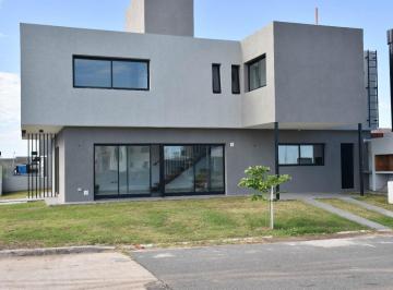 Casa · 150m² · 3 Dormitorios · 1 Cochera · Dúplex de Dos y Tres Dorm., Estrenar en Solares de Manantiales