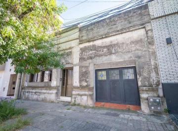 Casa · 237m² · 6 Ambientes · 1 Cochera · Venta - Casa con Gran Terreno en Candioti Sur
