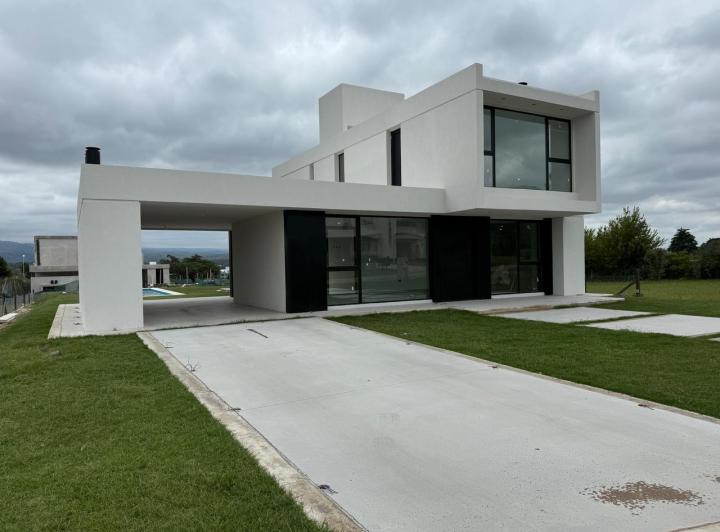 Casa · 270m² · 7 Ambientes