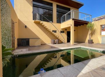 Casa · 342m² · 4 Ambientes · 2 Cocheras · Venta Casa Excelente Diseño 4 Amb. Pileta Quincho