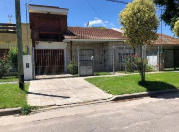 Casa · 170m² · 4 Ambientes · 2 Cocheras · Casa - Villa Primera