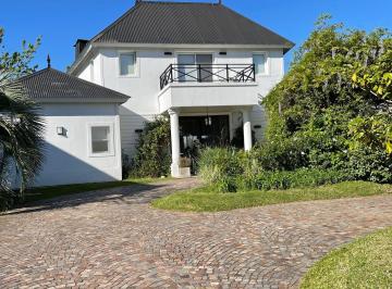 Casa · 330m² · 3 Dormitorios · 2 Cocheras · Casa en Venta en Lote Al Lago en Los Castores