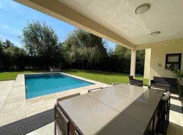Casa · 169m² · 5 Ambientes · 2 Cocheras · Casa en Venta en El Recodo Lote Central