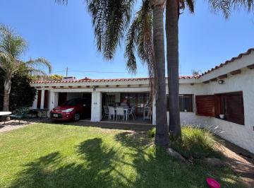 Casa · 650m² · 3 Dormitorios · 2 Cocheras · Casa en Venta Enurca 3 Dorm., pileta Gran Terreno.