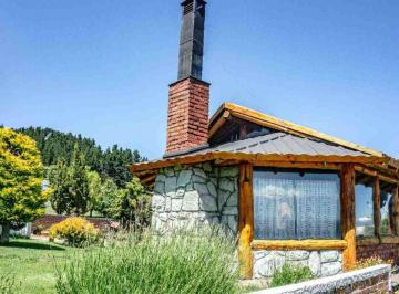 Casa · 80m² · 3 Ambientes · 1 Cochera · Casa en Alquiler en Barrio Las Chacras