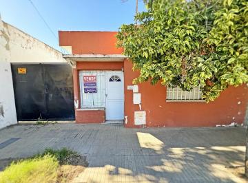 Bodega-Galpón · 209m² · 1 Cochera · Galpon con Vivienda en San Lorenzo